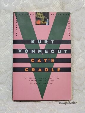 Cat’s Cradle by Kurt Vonnegut Paperback – Classic Novel